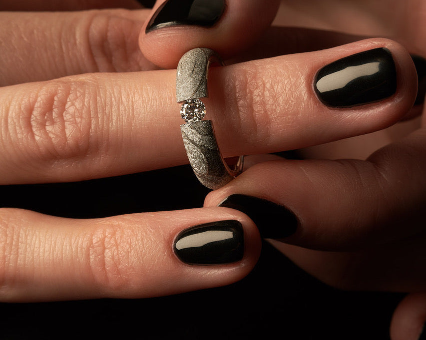 INFINITY II - Meteoriten Ring Gold mit Brillant