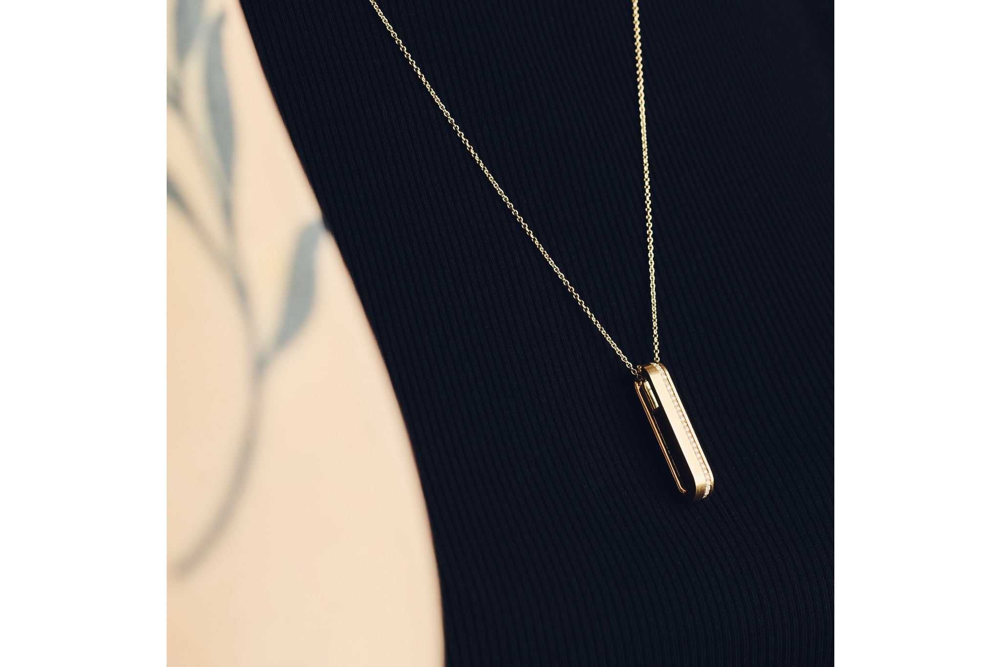 Mond Meteoriten Anhänger M II - 18 K Gold mit Diamanten